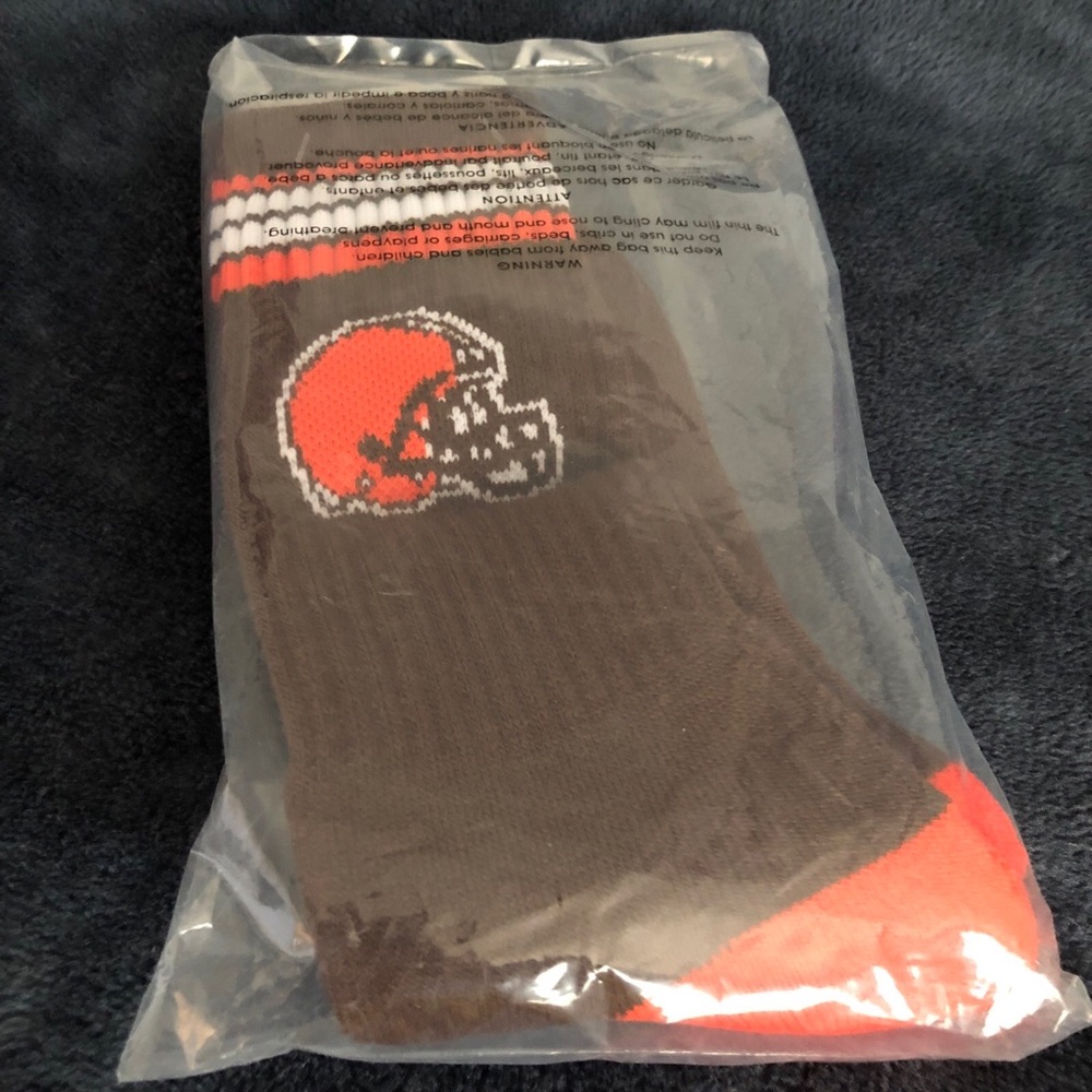 NFL CLEVELAND BROWNS FOR BARE FEET CREW SOCKS SZ 10-13
